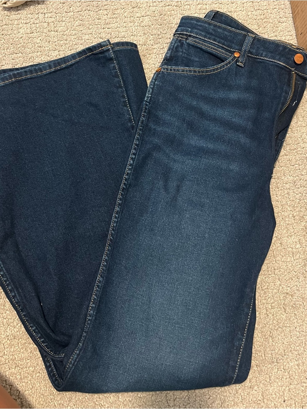 Wrangler Women's wanderer flare jeans NWOT NEVER WORN